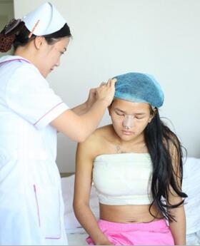 假體隆胸手術(shù)后，告別扁平胸部，做自信女人!