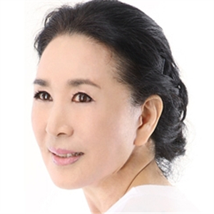 做面部拉皮除皺手術(shù)半年多了，看看我的恢復(fù)過程照片吧，果不錯~