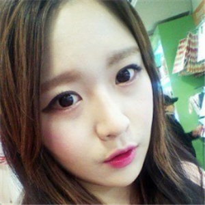 分享我改臉型+硅膠隆鼻手術(shù)前后對(duì)比果照片，伊萊美李湘源做的~