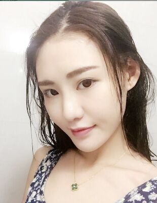 在隆鼻整形之后終于有了超精致的鼻子，尹度龍做的喲