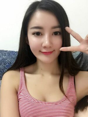 干癟的臉在自體脂肪面部填充后巨飽滿