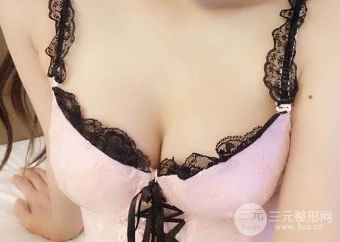 本人自體抽脂隆胸手術(shù)果很好價(jià)格案例