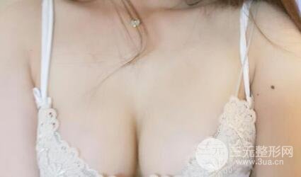 本人自體抽脂隆胸手術(shù)果很好價(jià)格案例