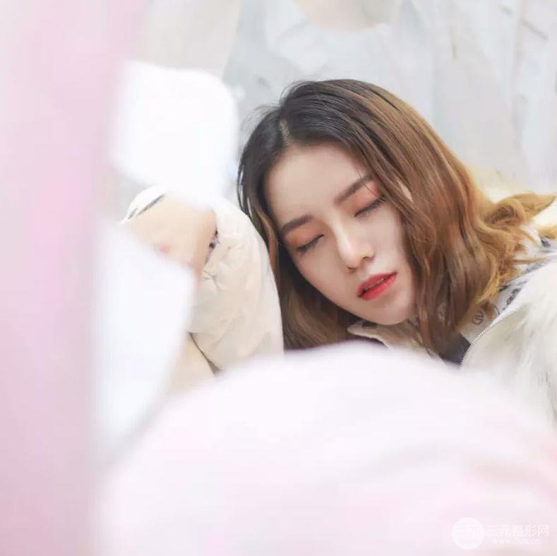 硅膠隆鼻+自體耳軟骨墊鼻尖案例前后對(duì)比照片分享