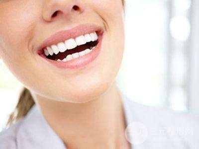 洗牙能把黃牙洗白嗎