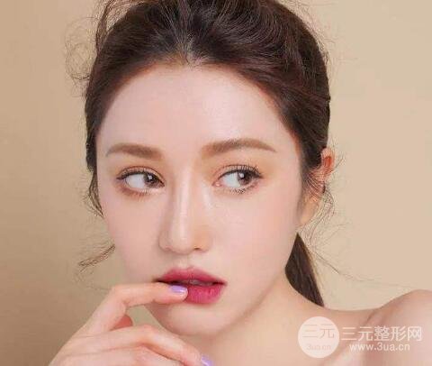 切開雙眼皮一般多少錢？貧民窟女孩也能輕松get！