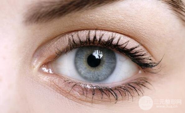 雙眼皮修復手術(shù)應(yīng)該幾天之后進行還是幾個月之后？