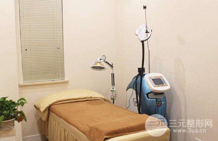 黑臉娃娃激光美容功