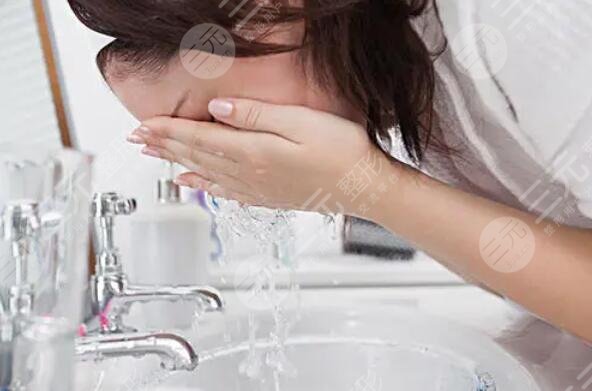 不要反復(fù)洗臉