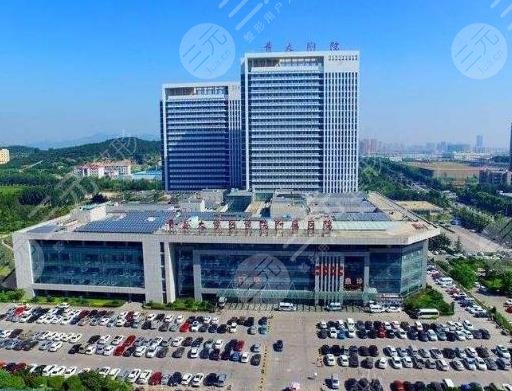 青醫(yī)附院的美容科好嗎？是外包的嗎？地址在哪里？附整形醫(yī)生介紹