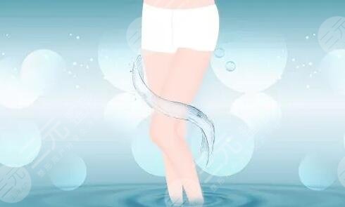 　　腿部吸脂需要多少錢(qián)?在生活中有很多腹部肥胖的人群，而現(xiàn)實(shí)生活中，腹部吸脂也是一種大多數(shù)肥胖人群熱門(mén)的一個(gè)話題，可能對(duì)于一些肥胖人群來(lái)說(shuō)，并不明白腹部吸脂究竟需要多少錢(qián)?或者是腹部吸脂的原理究竟是什么?經(jīng)過(guò)小編一段時(shí)間的市場(chǎng)調(diào)研，接下來(lái)就給肥胖人群里詳細(xì)解說(shuō)一下腹部吸脂究竟需要多少錢(qián)，并且附帶腹部吸脂的原理，一起來(lái)看一下吧。  　　1、腿部吸脂需要多少錢(qián)一般?  　　腹部吸脂大約需要1萬(wàn)元到2萬(wàn)元左右，但是具體費(fèi)用并不是固定的，要根據(jù)愛(ài)美人士吸脂的數(shù)量、當(dāng)?shù)叵M(fèi)水平、所選擇的醫(yī)院級(jí)別等這些多方面原因來(lái)判斷。  　　(1)吸脂的數(shù)量  　　對(duì)于身體極度肥胖的愛(ài)美人士來(lái)說(shuō)，做腹部吸脂就需要吸取大量的脂肪，因此做腹部吸脂的價(jià)格就會(huì)相對(duì)來(lái)說(shuō)貴一些。對(duì)于身體并不是特別肥胖的愛(ài)美人士來(lái)說(shuō)，做腹部吸脂就不需要吸取過(guò)多的脂肪，不會(huì)讓手術(shù)操作太長(zhǎng)的時(shí)間，因此做腹部吸脂需要的價(jià)格就會(huì)相對(duì)來(lái)說(shuō)便宜一些。  　　(2)當(dāng)?shù)叵M(fèi)水平  　　如果是在一二線城市做腹部吸脂手術(shù)，由于當(dāng)?shù)氐南M(fèi)水平比較高，那么做手術(shù)需要的價(jià)格也會(huì)提高。如果是在18線小城市做腹部吸脂手術(shù)，由于當(dāng)?shù)氐南M(fèi)水平比較低，那么做手術(shù)需要的價(jià)格也會(huì)相對(duì)來(lái)說(shuō)降低。  　　(3)所選擇的醫(yī)院級(jí)別  　　如果選擇三甲級(jí)別的醫(yī)院，而選擇專(zhuān)家級(jí)別的醫(yī)生做腹部吸脂手術(shù)，需要的價(jià)格就會(huì)大大提高。但是如果選擇私人診所做腹部吸脂手術(shù)的話，那么價(jià)格就會(huì)相對(duì)來(lái)說(shuō)便宜一些。但是三甲醫(yī)院做腹部吸脂手術(shù)通常會(huì)更有保障，避免貪圖便宜，選擇私人診所，以免醫(yī)生技術(shù)不過(guò)關(guān)，損傷到身體健康。  　　2、腹部吸脂的原理是什么?  　　腹部吸脂的原理主要是在腹部打開(kāi)一個(gè)微小的切口，然后利用專(zhuān)業(yè)器械連帶的細(xì)微針管插入在切口內(nèi)，通過(guò)真空負(fù)壓的方式，把腹部堆積的脂肪顆粒吸出體外，可以讓腹部快速變瘦。  　　3、腹部吸脂術(shù)后怎樣護(hù)理?  　　腹部吸脂手術(shù)會(huì)給腹部留下一定傷口，術(shù)后要做好傷口部位的衛(wèi)生護(hù)理，短時(shí)間內(nèi)不要洗澡，也不要用手觸摸傷口，避免傷口發(fā)炎或感染。另外做完腹部吸脂手術(shù)以后，還需要在專(zhuān)業(yè)醫(yī)生指導(dǎo)下穿緊身衣給身體塑形，同時(shí)緊身衣還可以起到壓迫和止血的作用。  　　除此之外，飲食方面也要吃一些清淡的食物，可以多吃新鮮的蔬菜和水果，這些食物可以促進(jìn)傷口快速愈合，也可以讓身體快速好轉(zhuǎn)。盡量不要吃脂肪含量過(guò)高的食物和熱量過(guò)高的食物，這些食物不但會(huì)影響到身體恢復(fù)，同時(shí)當(dāng)身體攝入過(guò)多熱量和脂肪的時(shí)候，很有可能會(huì)讓身體在短時(shí)間內(nèi)再次肥胖起來(lái)。