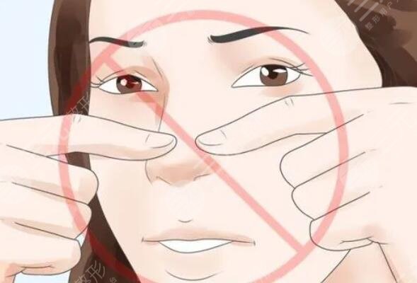 黑頭導(dǎo)出液哪個(gè)好用？果且不傷毛孔皮膚！正確操作步驟你學(xué)會(huì)了嗎？