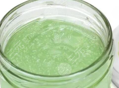 黃瓜汁補(bǔ)水面膜