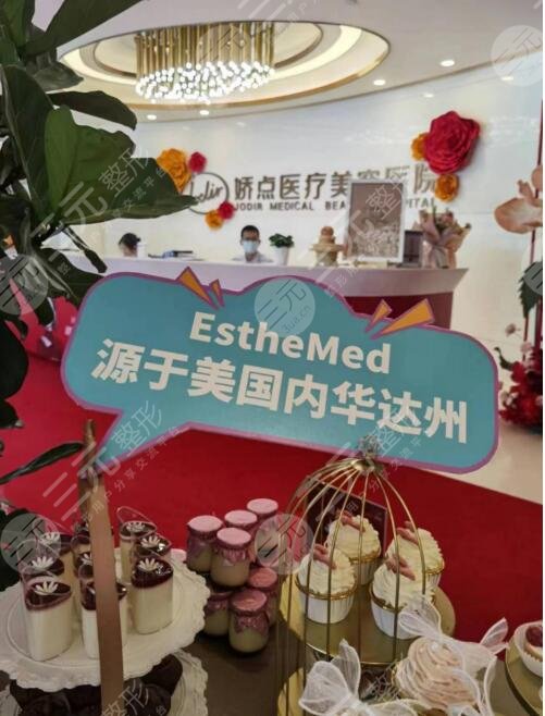 產(chǎn)后適合的乳房假體有哪些？試試艾斯美乳房假體！