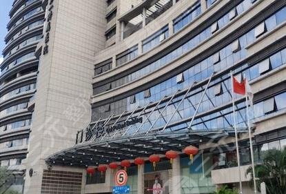 廣醫(yī)附一院縮胸多少錢?