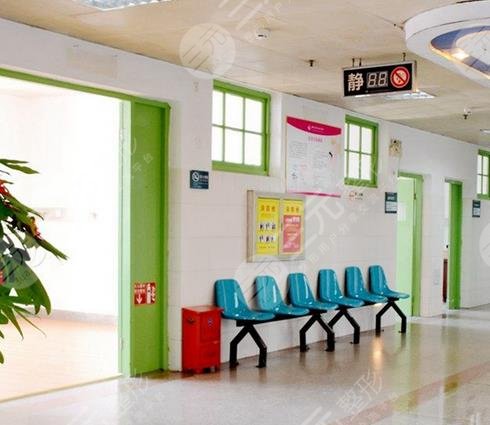 龍巖人民醫(yī)院祛眼袋多少錢