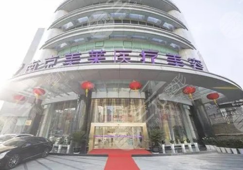 李國偉醫(yī)生做面吸