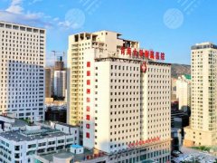 青醫(yī)附院整形科豐唇好的醫(yī)生是誰(shuí)？陳振雨、冷向鋒實(shí)力測(cè)評(píng)與就診指南